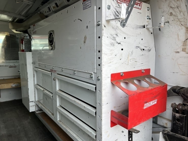 2015-gmc-savana-cargo-van-image-19