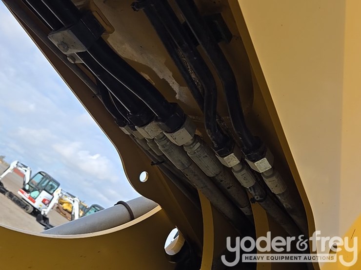 2019-caterpillar-tl1255d-image-54