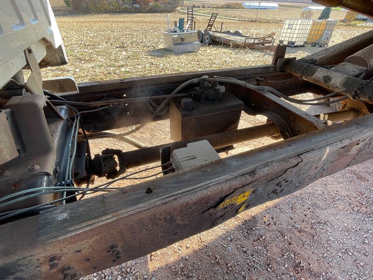 #3006-•-1999-chevy-c6500-single-axle-dump-flatbed-truck-(title-in-delay)-image-13