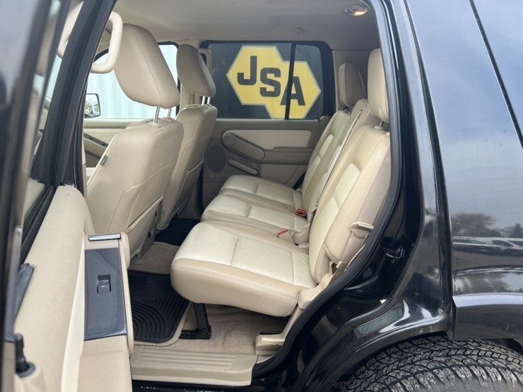 2009-ford-explorer-xlt-image-18