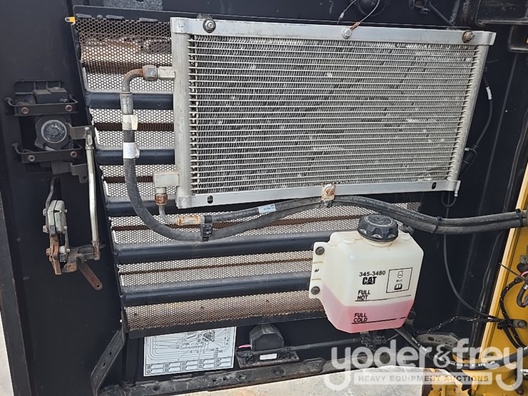 2021-caterpillar-299d3-image-29