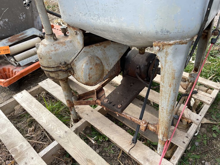 #3138-•-vintage-maytag-washing-machine-image-6