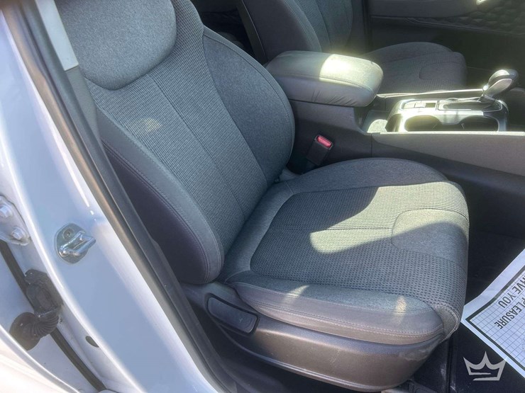 2020-hyundai-santa-fe-image-27