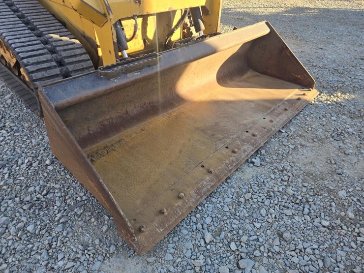 2020-caterpillar-259d3-image-10