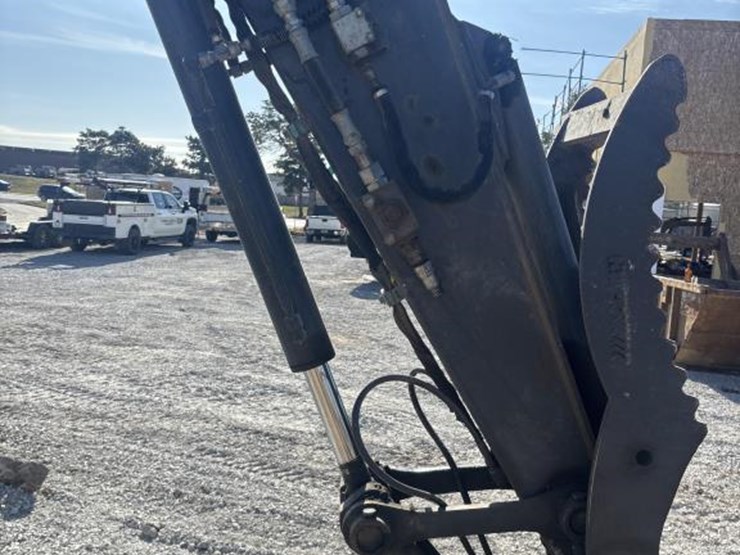 2013-deere-85d-image-32