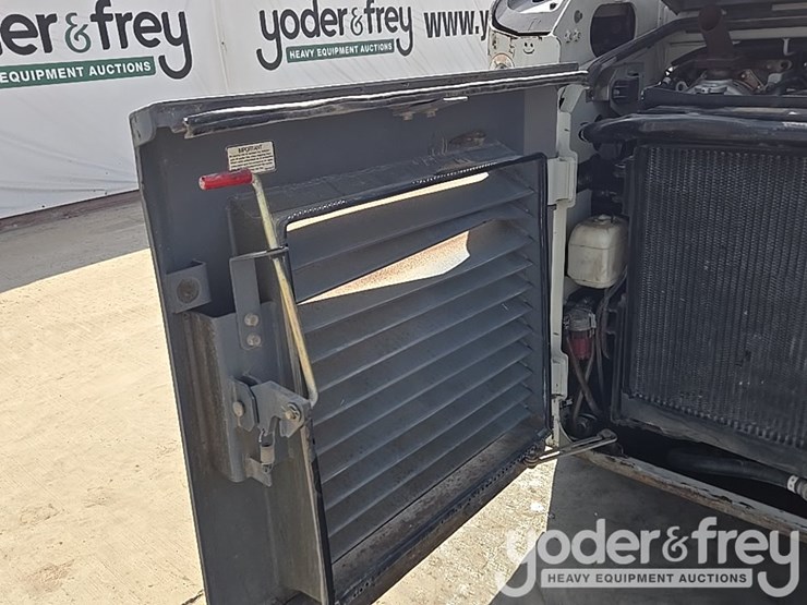 2019-takeuchi-tl8-image-31