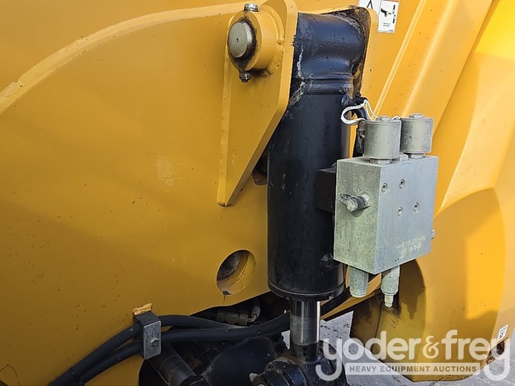 2019-caterpillar-tl1255d-image-51