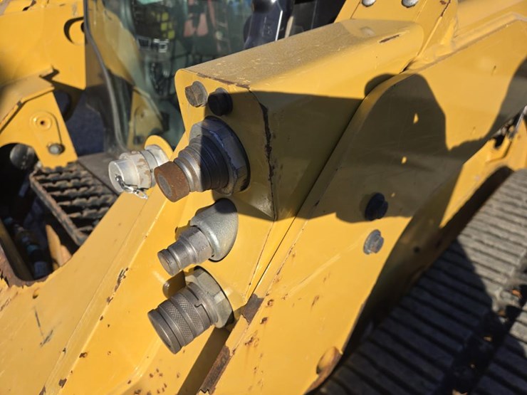 2020-caterpillar-259d3-image-16