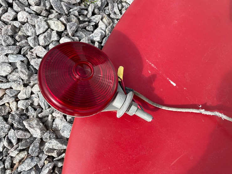 #3115-•-pair-of-farmall-h-and-m-clamshell-fenders-image-3