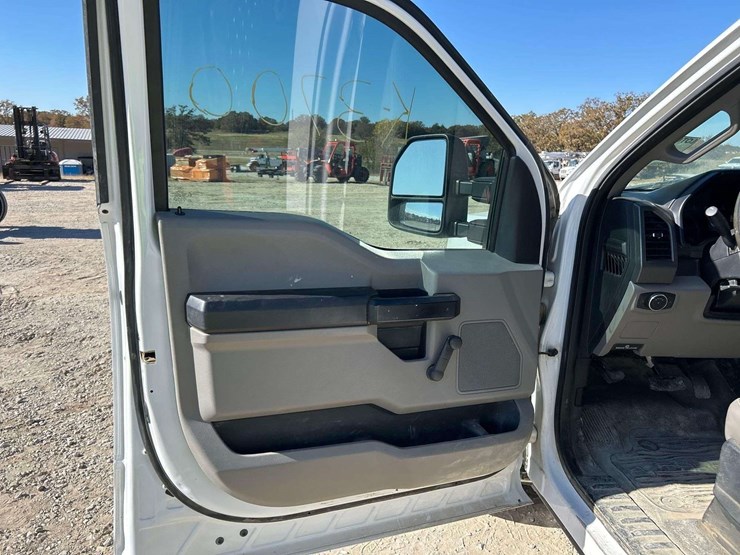 2018-ford-f350-image-11