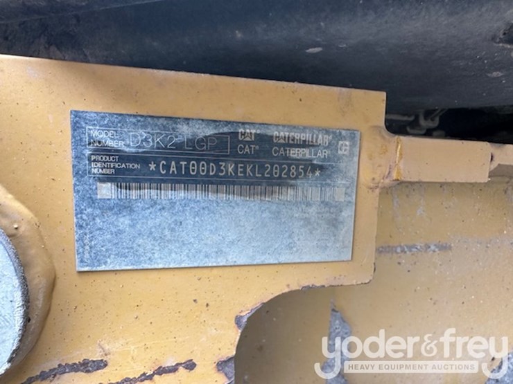 2017-caterpillar-d3k2-lgp-image-11