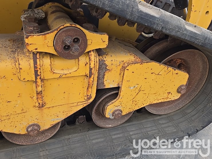 2021-caterpillar-299d3-image-23