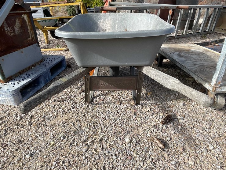 #3105-•-true-temper-wheelbarrow-image-6