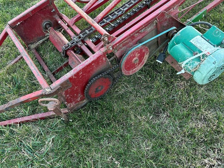 hayrite-skeleton-hay-elevator-image-3