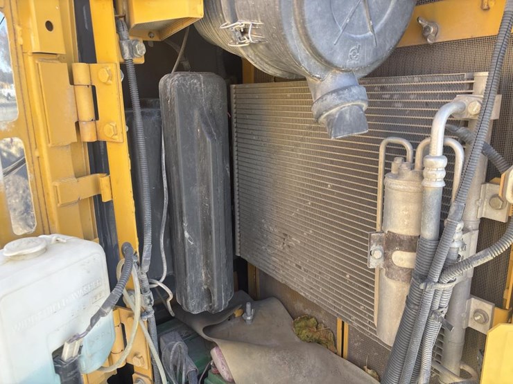 2013-deere-85d-image-21