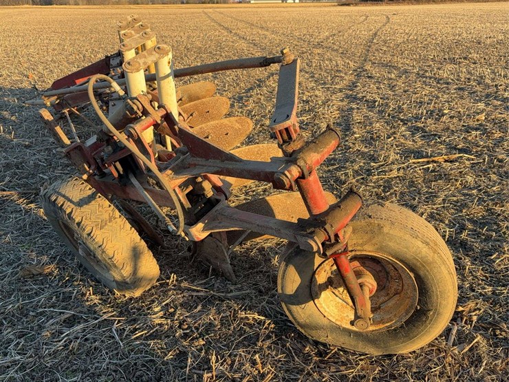 international-710-image-4