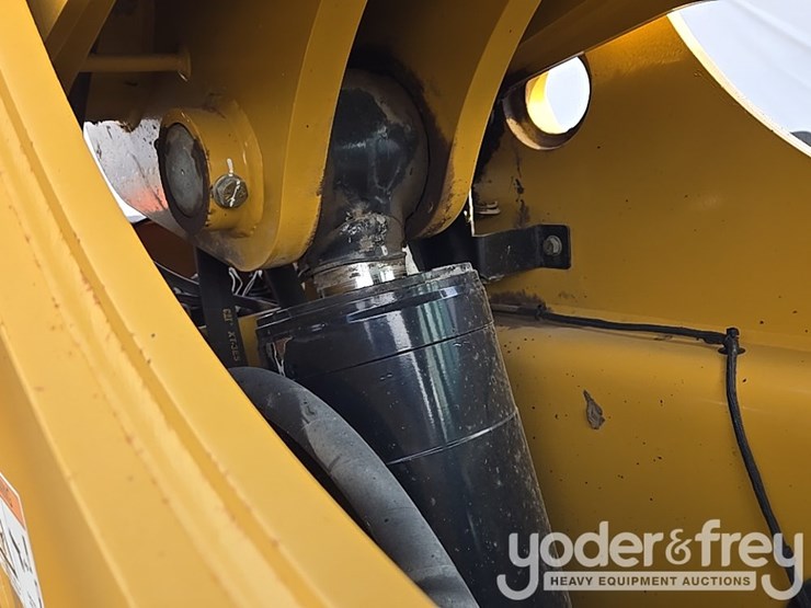 2019-caterpillar-tl1255d-image-61