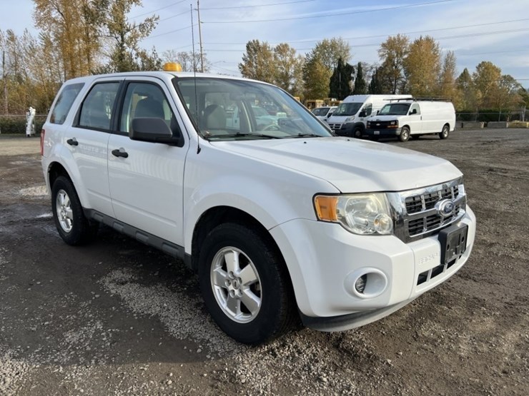 2011-ford-escape-image-2