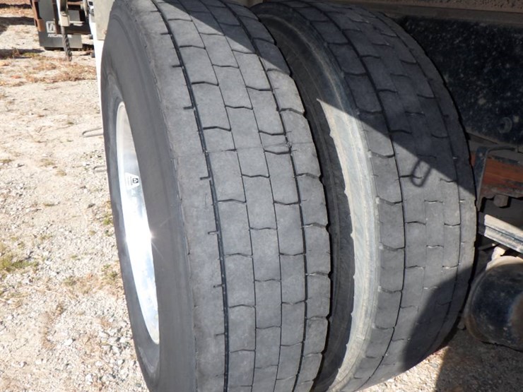 2018-peterbilt-220-image-12