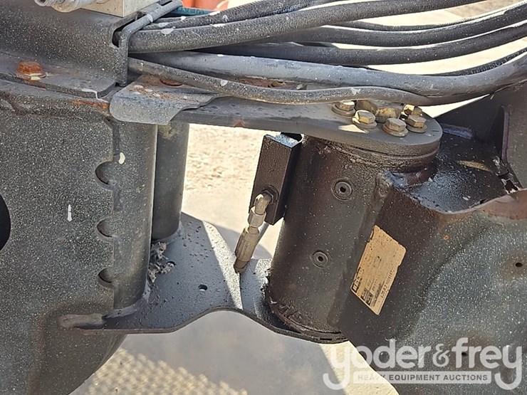 2014-jlg-600aj-image-40