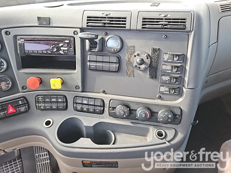 2019-freightliner-cascadia-image-34