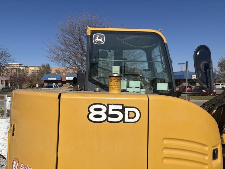 2013-deere-85d-image-13