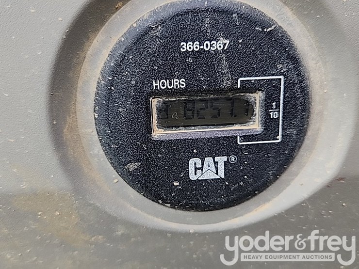 2016-caterpillar-320fl-image-42