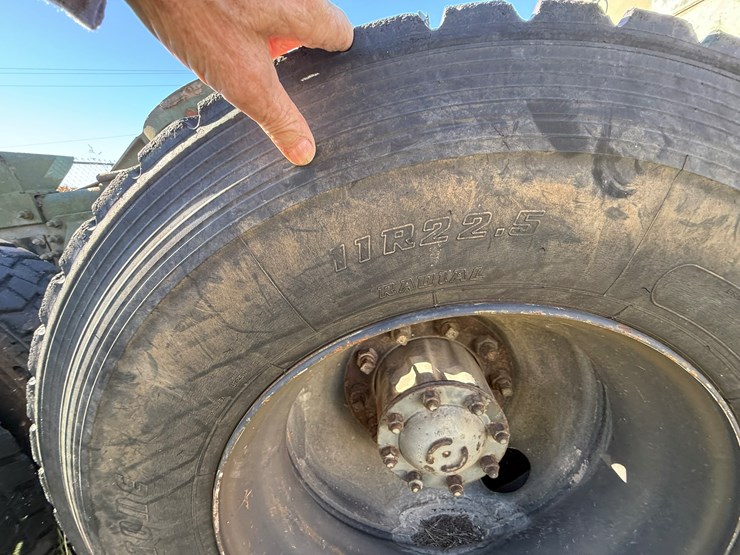 #22592-•-inop-1992-freightliner-t/a-daycab-truck-tractor-vin:-1fuymzyb1np520782-image-10