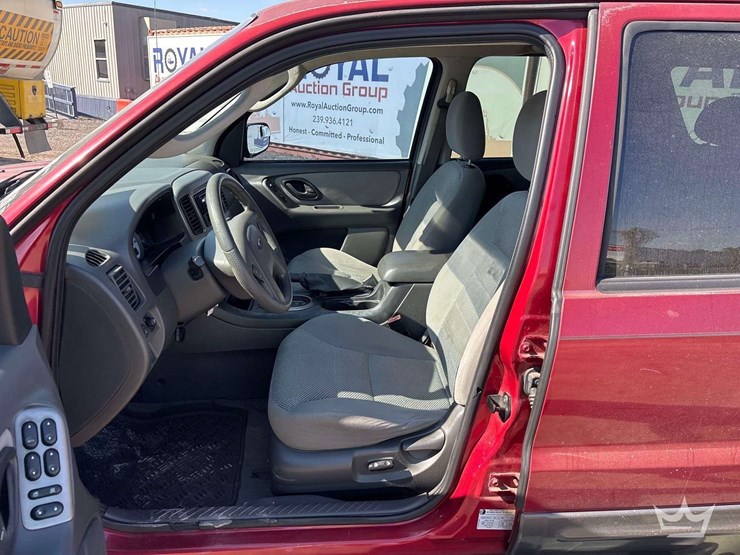 2005-ford-escape-image-11