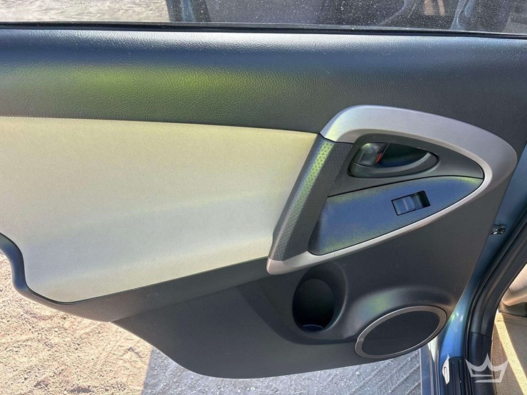 2008-toyota-rav4-image-18