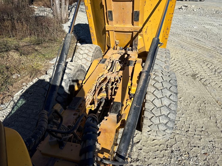 2015-caterpillar-745c-image-14
