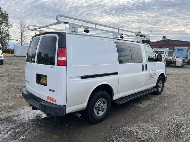 2015-gmc-savana-cargo-van-image-4