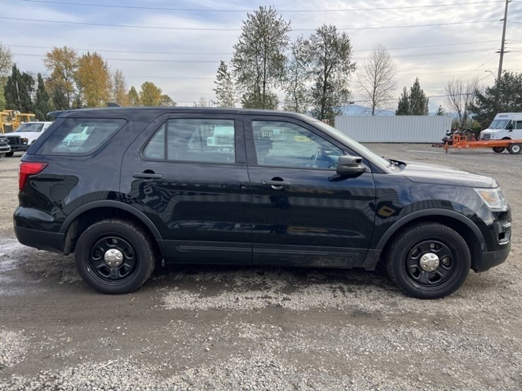 2017-ford-explorer-image-3