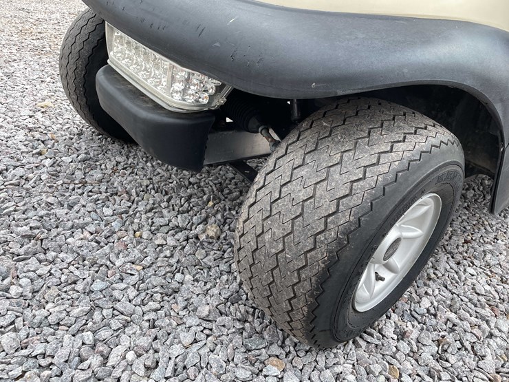 #3020-•-club-car-electric-golf-cart-image-17