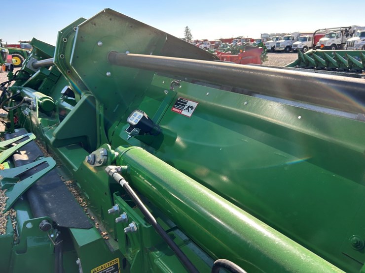 2022-john-deere-c12f-image-15