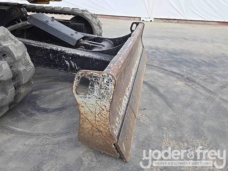 caterpillar-303-image-30