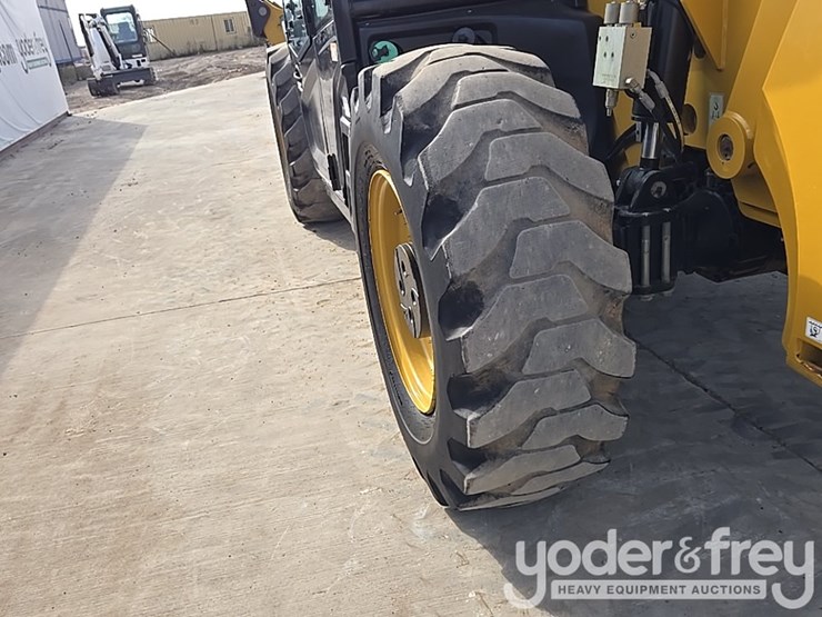 2019-caterpillar-tl1255d-image-32