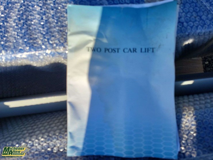 2-post-car-lift-image-3