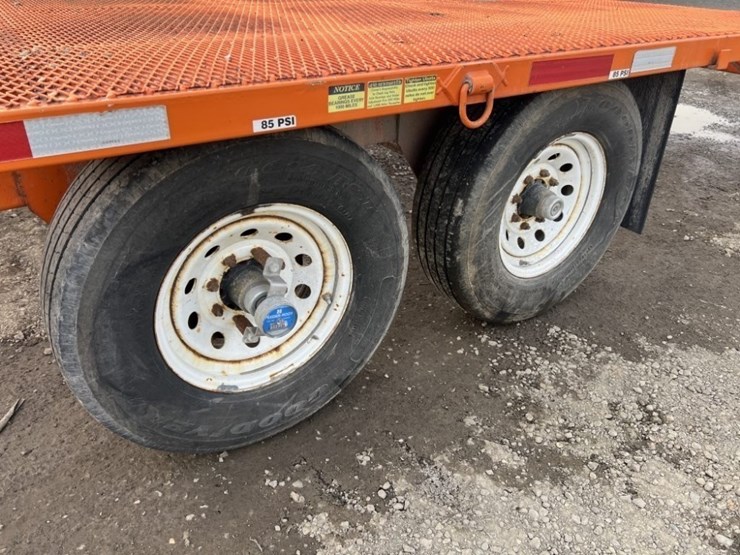 2010-bentley-t/a-sno-cat-trailer-image-11