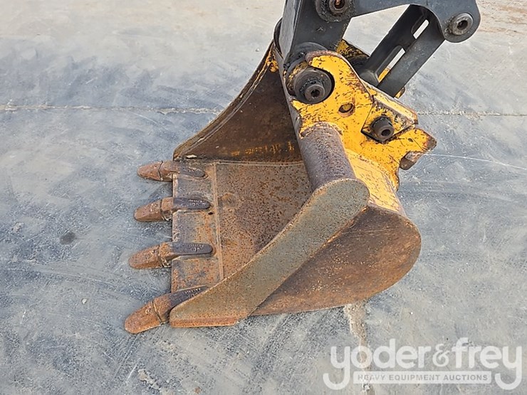 2019-deere-26g-image-24