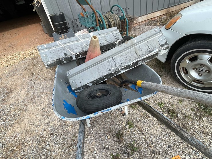#3119-•-wheelbarrow-and-contents-image-1