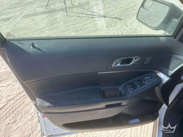 2015-ford-explorer-image-10