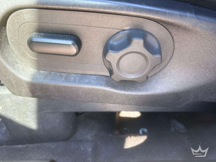 2015-ford-explorer-image-18