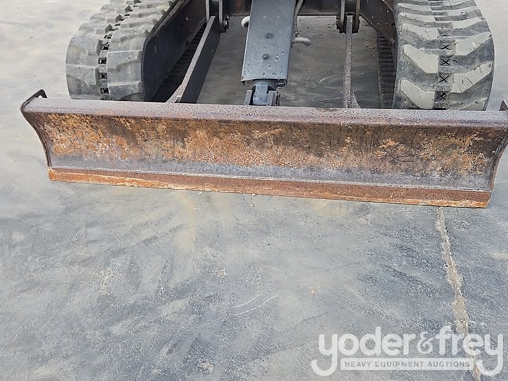 2019-deere-26g-image-29