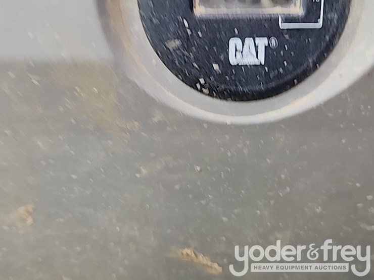 2016-caterpillar-320fl-image-41