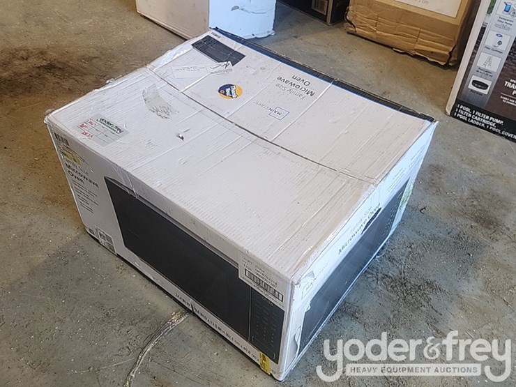 mainstays-family-size-microwave-image-4