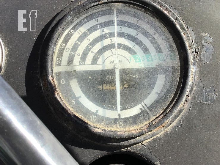 john-deere-2440-image-17