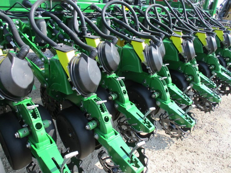 2016-john-deere-db60-image-39