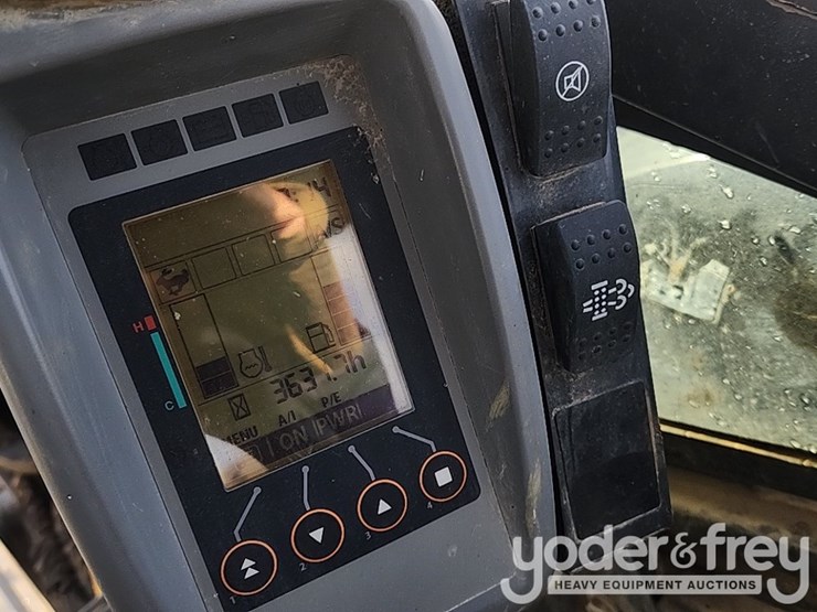 2020-deere-60g-image-30