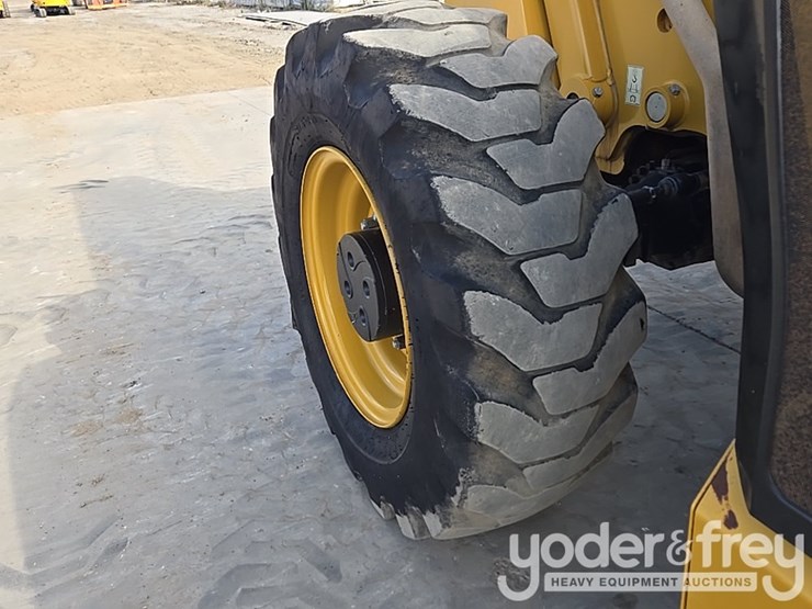 2019-caterpillar-tl1255d-image-36